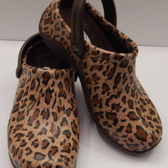 Anywear clog with heel strap in Women - Picture 1 of 4